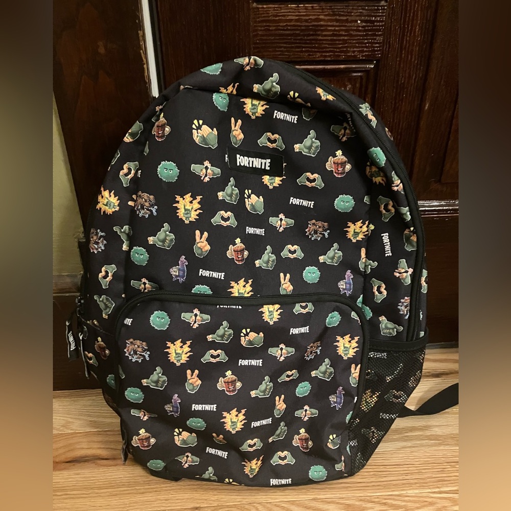 Fortnite back pack and matching lunch bag - Picture 3 of 9